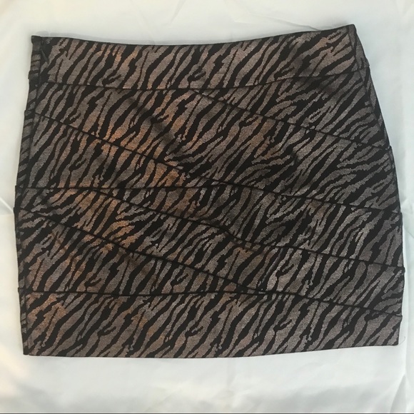 🔥SALE | Express Animal Print Skirt - Picture 2 of 6